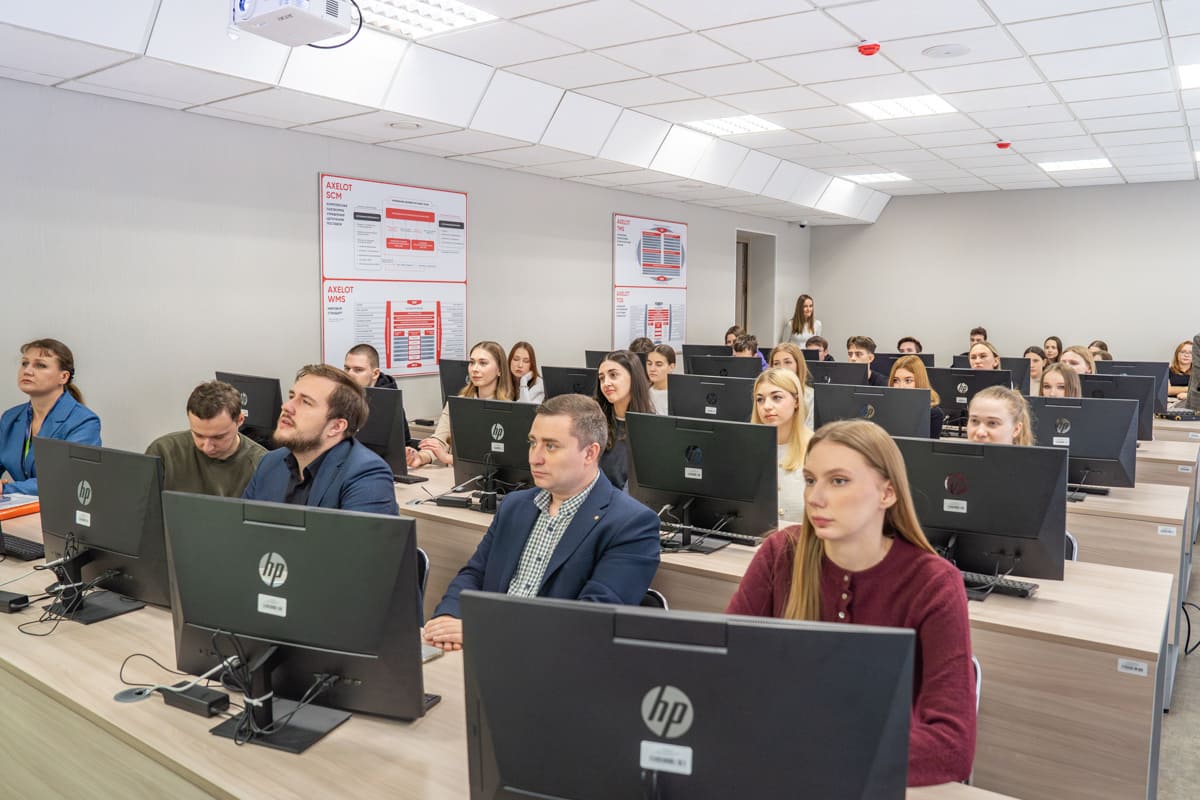 В Политехе открылась учебная лаборатория цифровых технологий в логистике